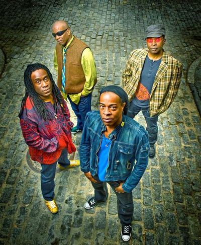 LIVING COLOUR - Chair in the doorway    