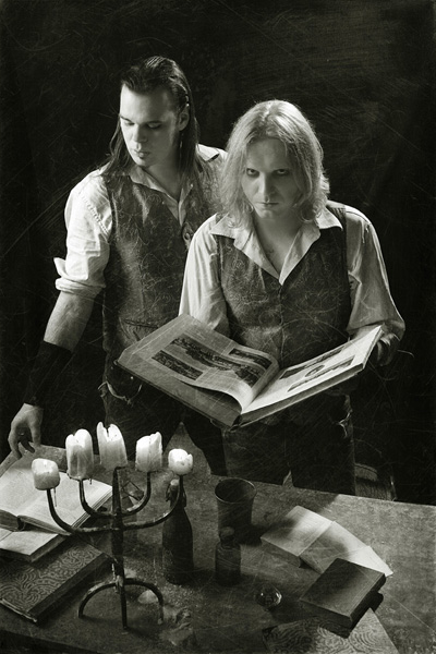 VISION BLEAK - Wolves go hunt their prey          