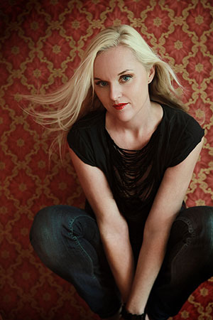 LIV KRISTINE - Skintight - digi                   